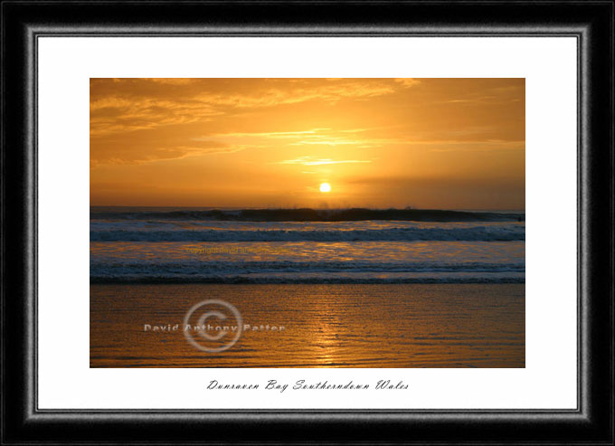 photo of golden sunset at dunraven bay wales